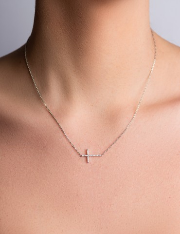 Jolanda cross necklace