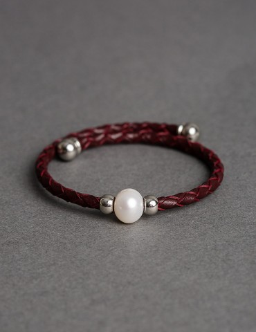 Βrown cuff bracelet with pearl